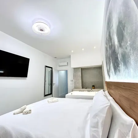 Urban Escape - Comfort Meets Luxury Apartment Valencia